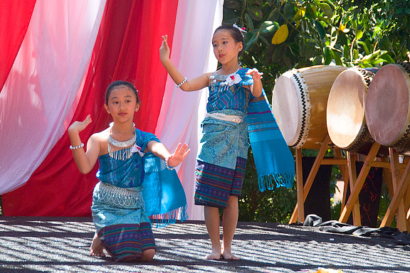 Thai Young Dancers